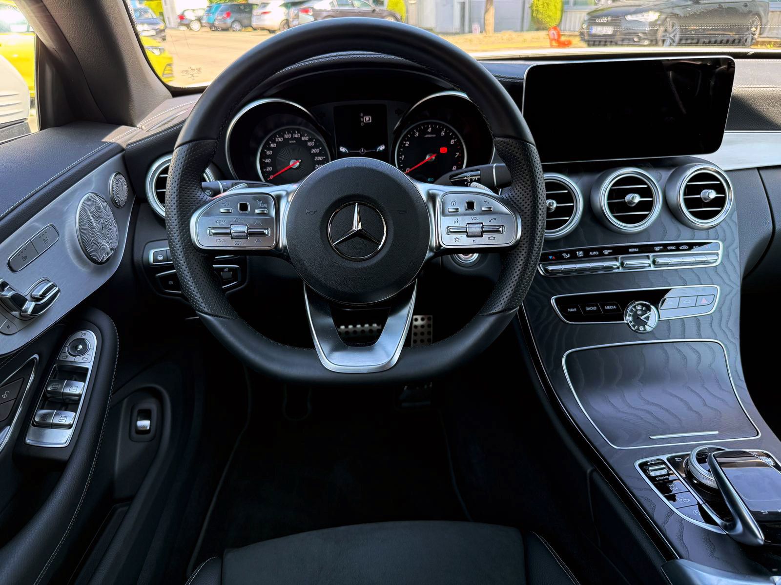Fahrzeugabbildung Mercedes-Benz C200 Cabrio 4Matic AMG-Line ACC 360° HUD LED SHZ