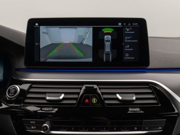 Fahrzeugabbildung BMW 520d M Sport Kamera DAB HiFi Stop&Go Komfort