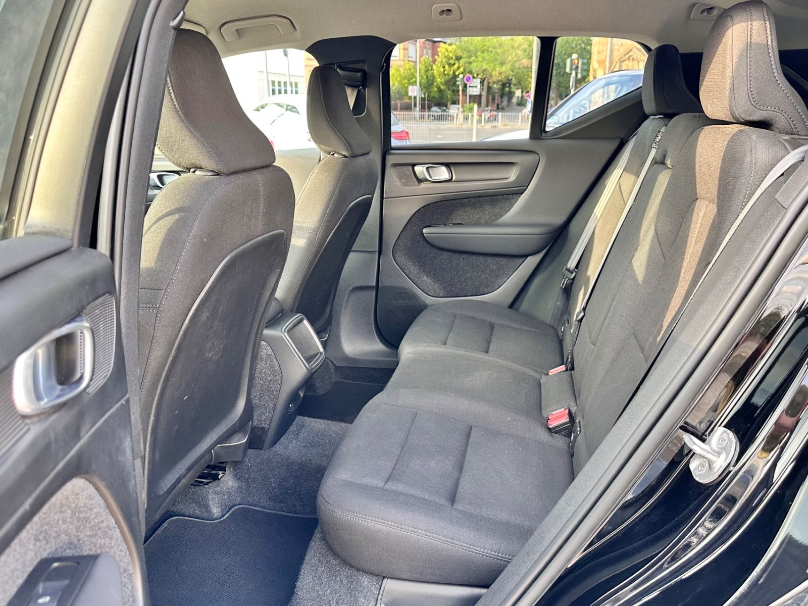 Fahrzeugabbildung Volvo XC40 MOMENTUM CORE 2WD*LED+1.HAND*