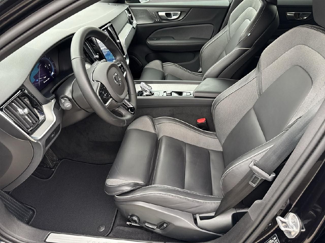 Fahrzeugabbildung Volvo V60 Kombi Plus Dark