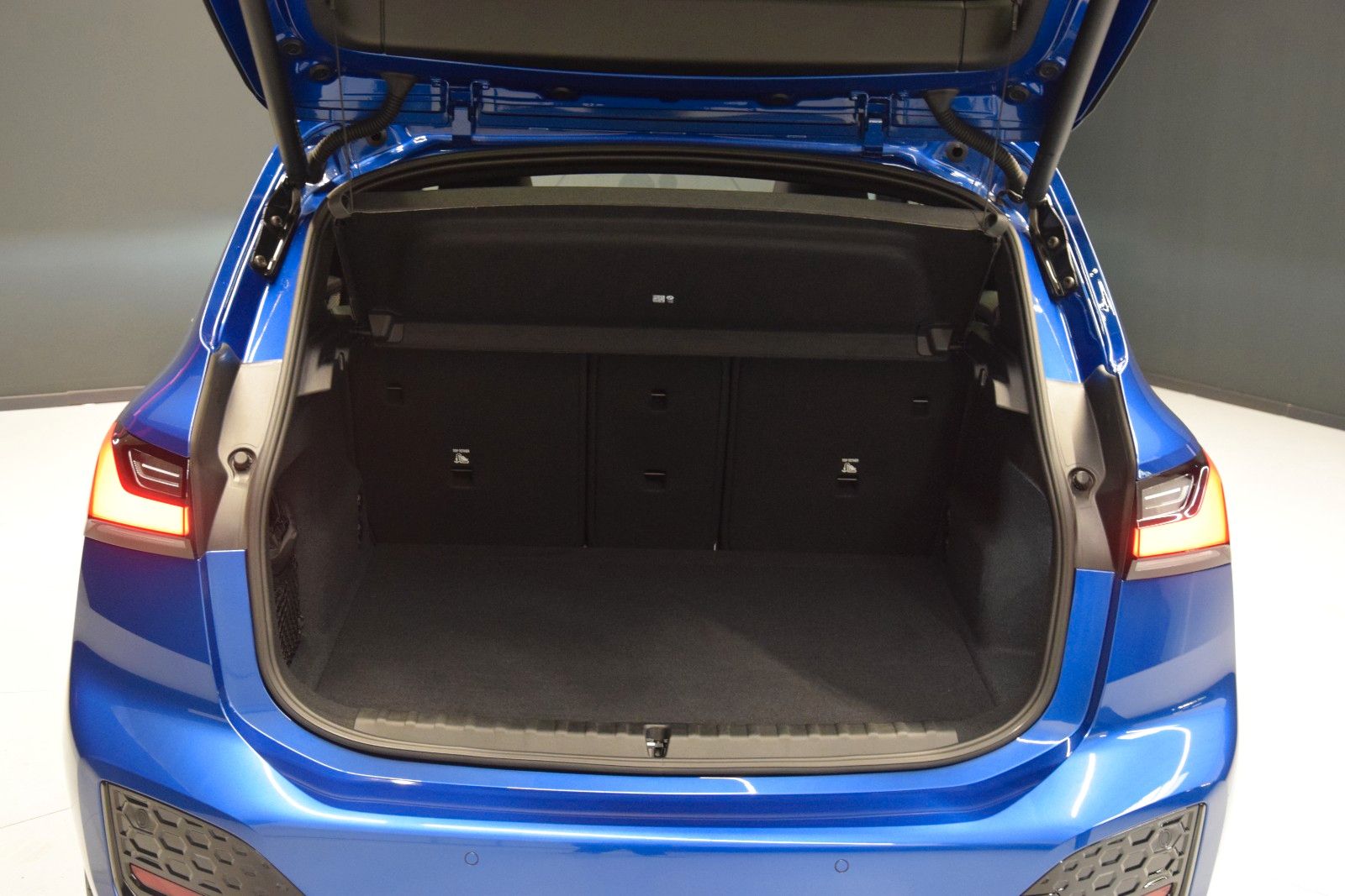 Fahrzeugabbildung BMW 218 i  Active Tourer M Sport Pano ACC Leder H&k