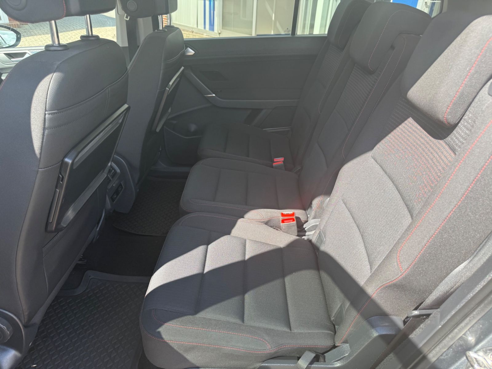 Fahrzeugabbildung Volkswagen Touran 2.0 TDI Sound 7-Sitze/Pano/AHK/ACC