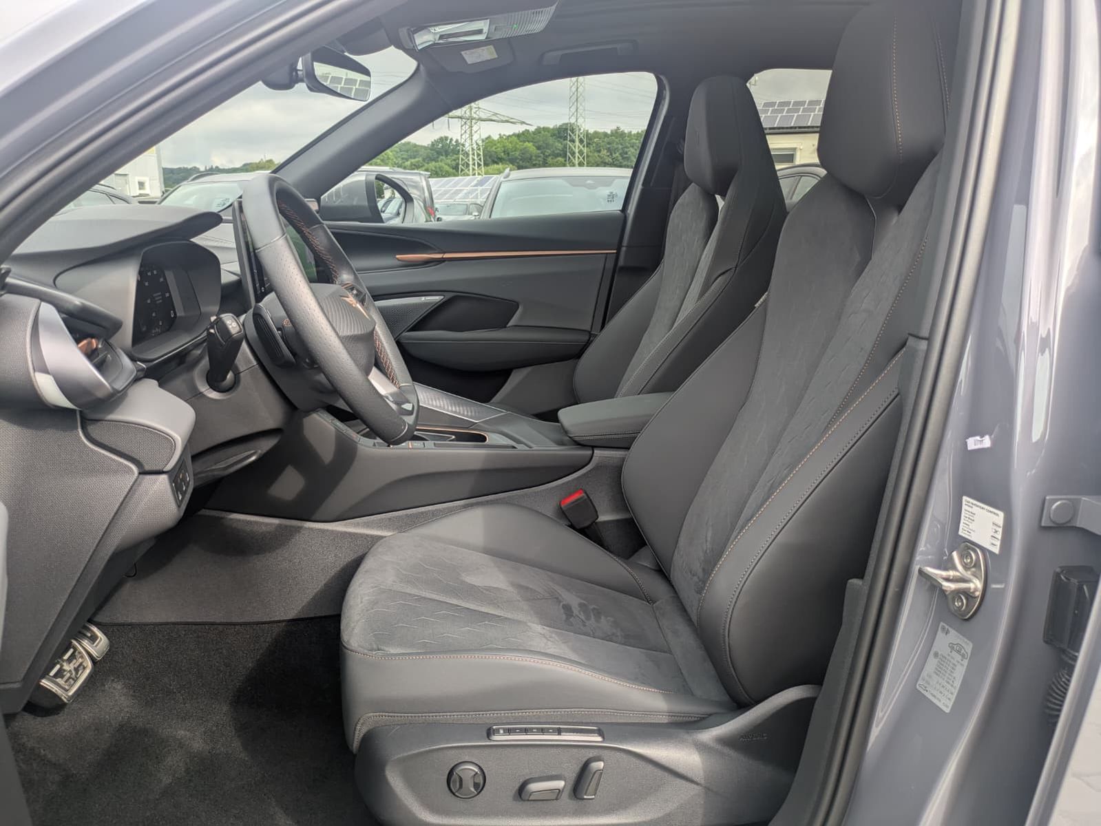 Fahrzeugabbildung CUPRA Terramar 2.0 TSI 4D VZ HUD*MATRIX*PANO*DCC*20"
