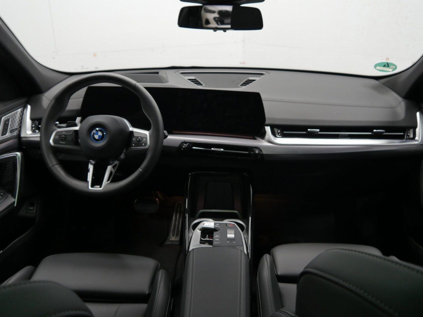 Fahrzeugabbildung BMW iX2 20" M LMR | M Sportpaket pro | Aktivsitz für