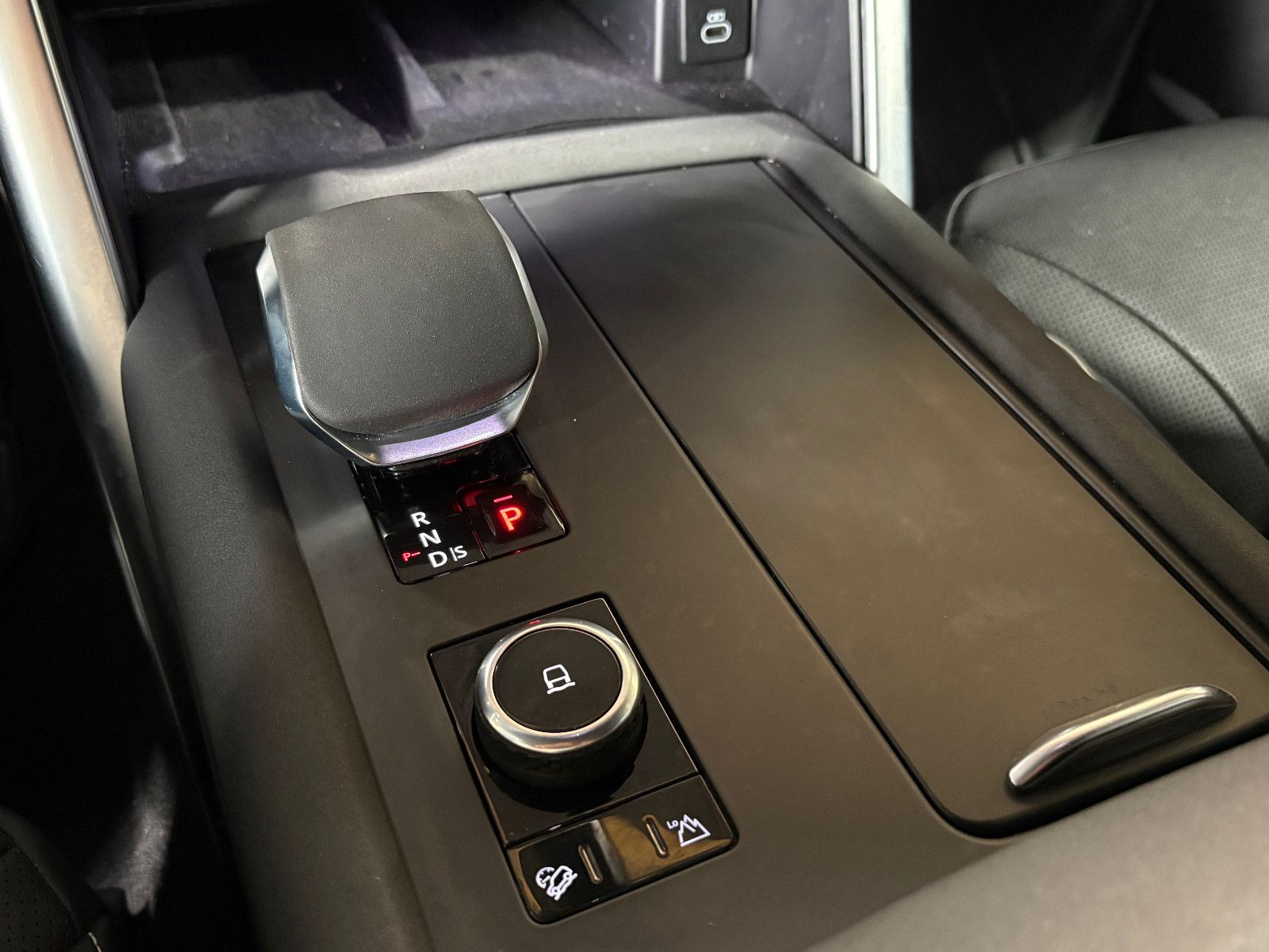 Fahrzeugabbildung Land Rover Discovery 5 R-Dynamic HSE D250 c AWD/PANO/MEMORY