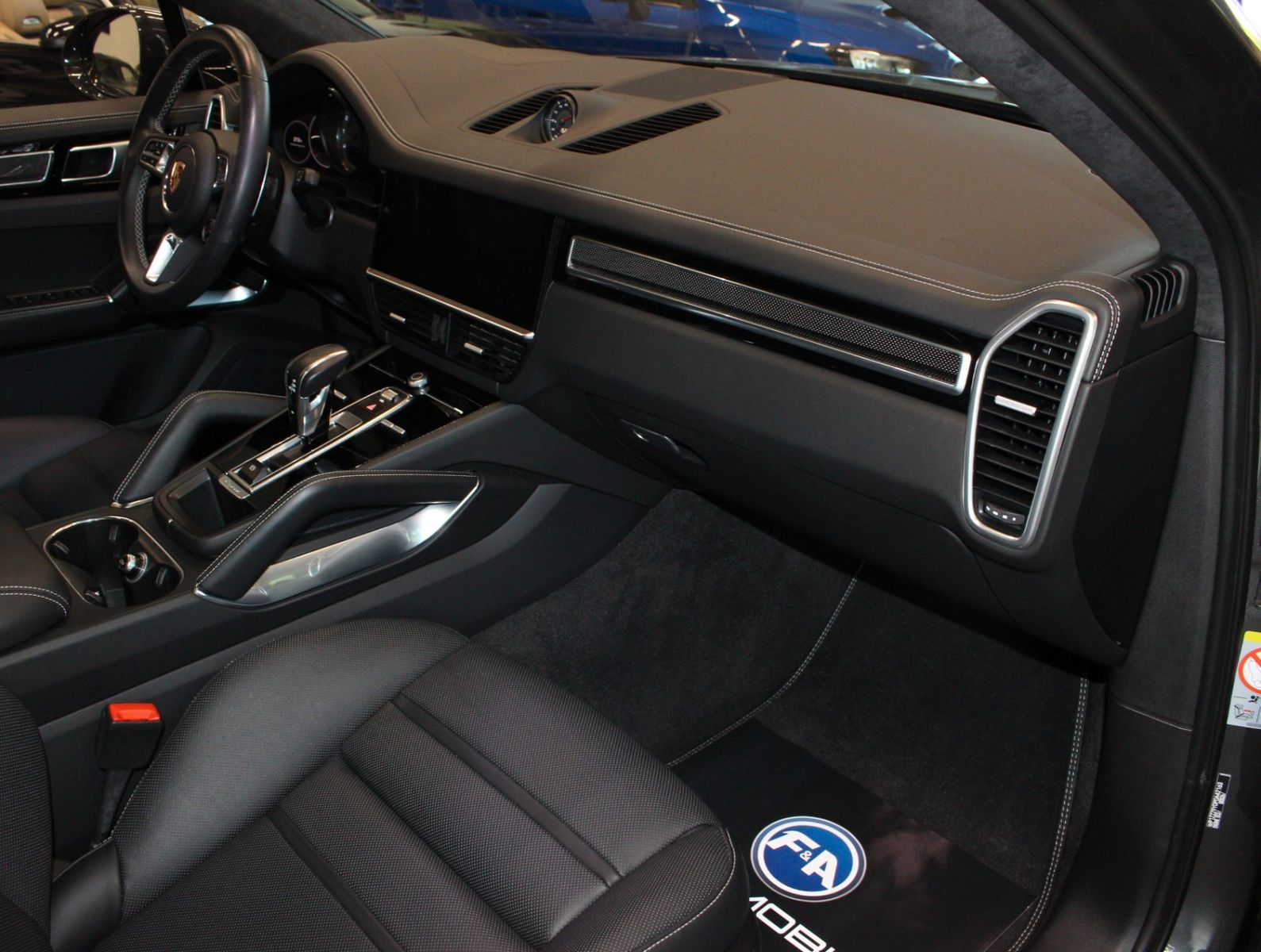 Fahrzeugabbildung Porsche Cayenne Turbo SportDesign-Paket|Carbon|PSCB|PDCC