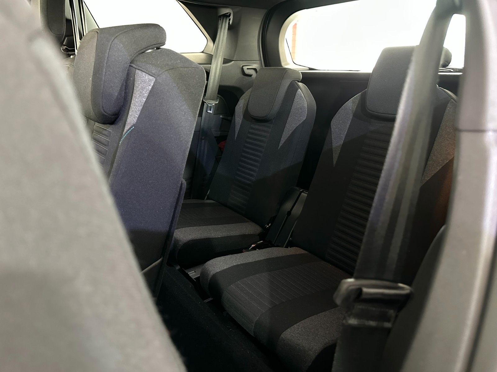 Fahrzeugabbildung Peugeot 5008 Active Pack 1.2T LED/NAVI/PDC/R'CAM/DAB+
