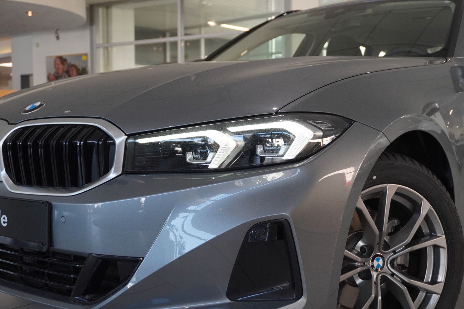 Fahrzeugabbildung BMW 320D TOURING X-DRIVE NAVI/LED/VIRTU./SHZ/DAB+