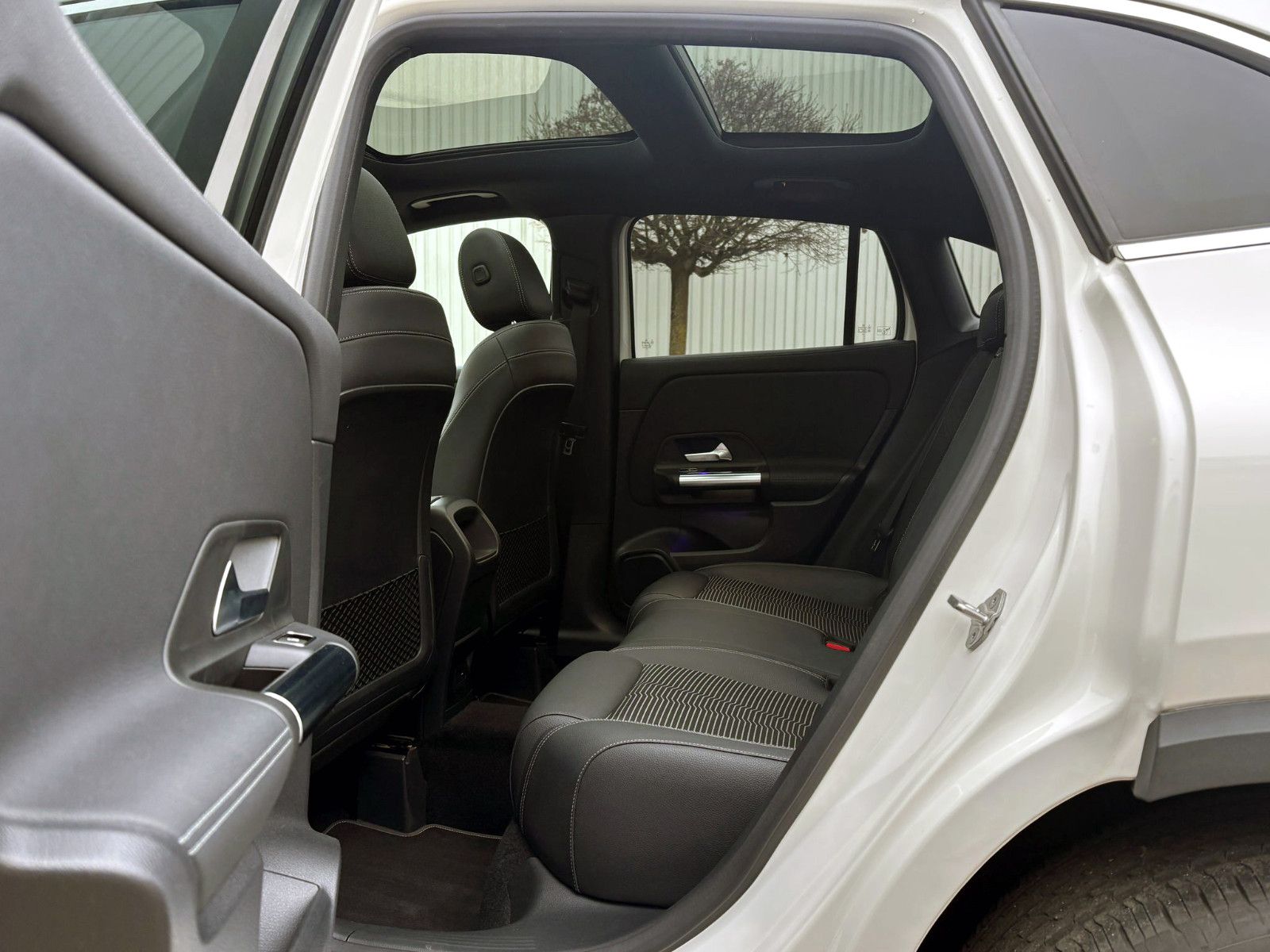 Fahrzeugabbildung Mercedes-Benz GLA250 4Matic Progressiv AHK KAM AMBI SHZ LED BT