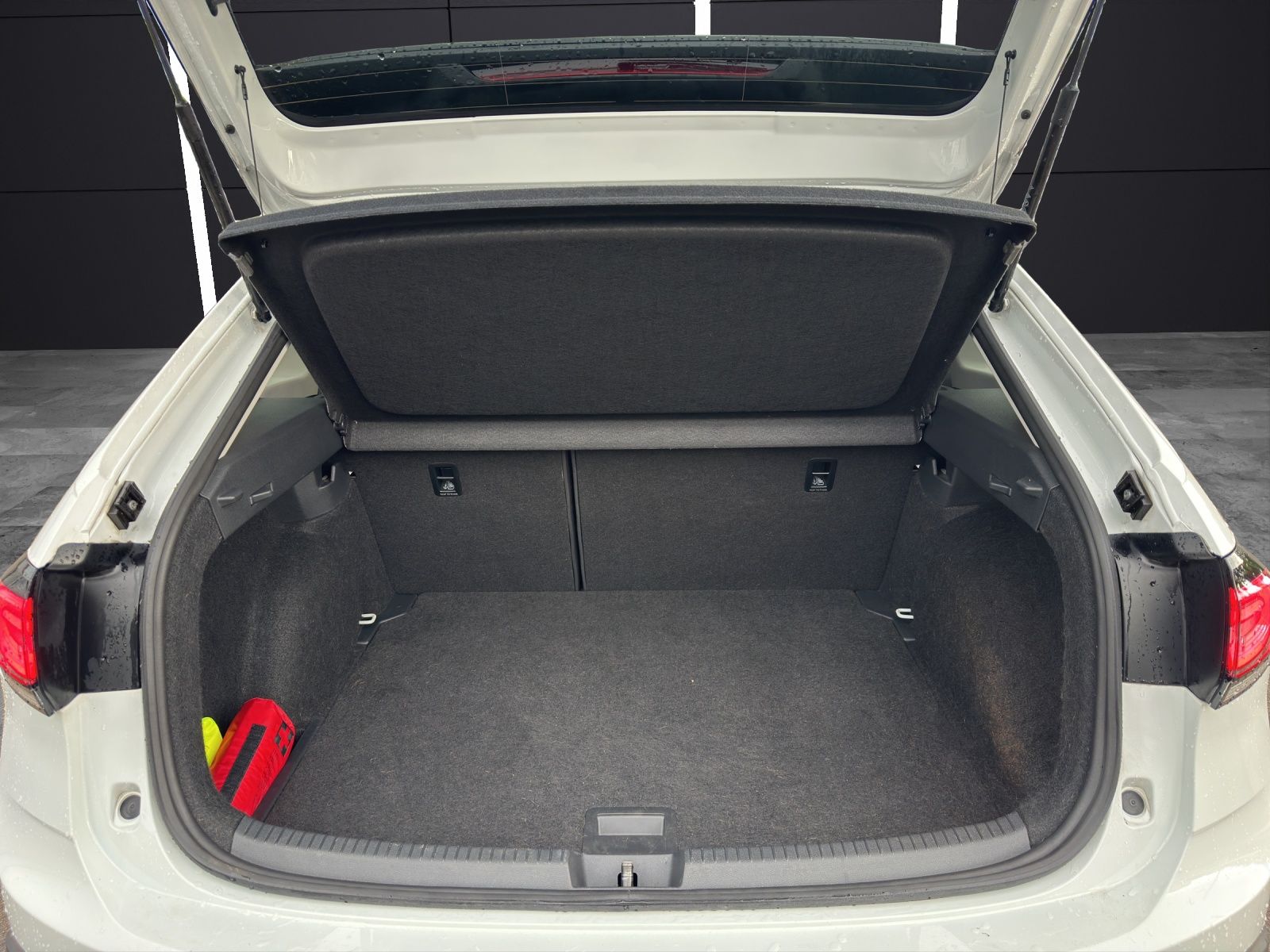 Fahrzeugabbildung Volkswagen Taigo Life TSI LED SH DAB+ PDC