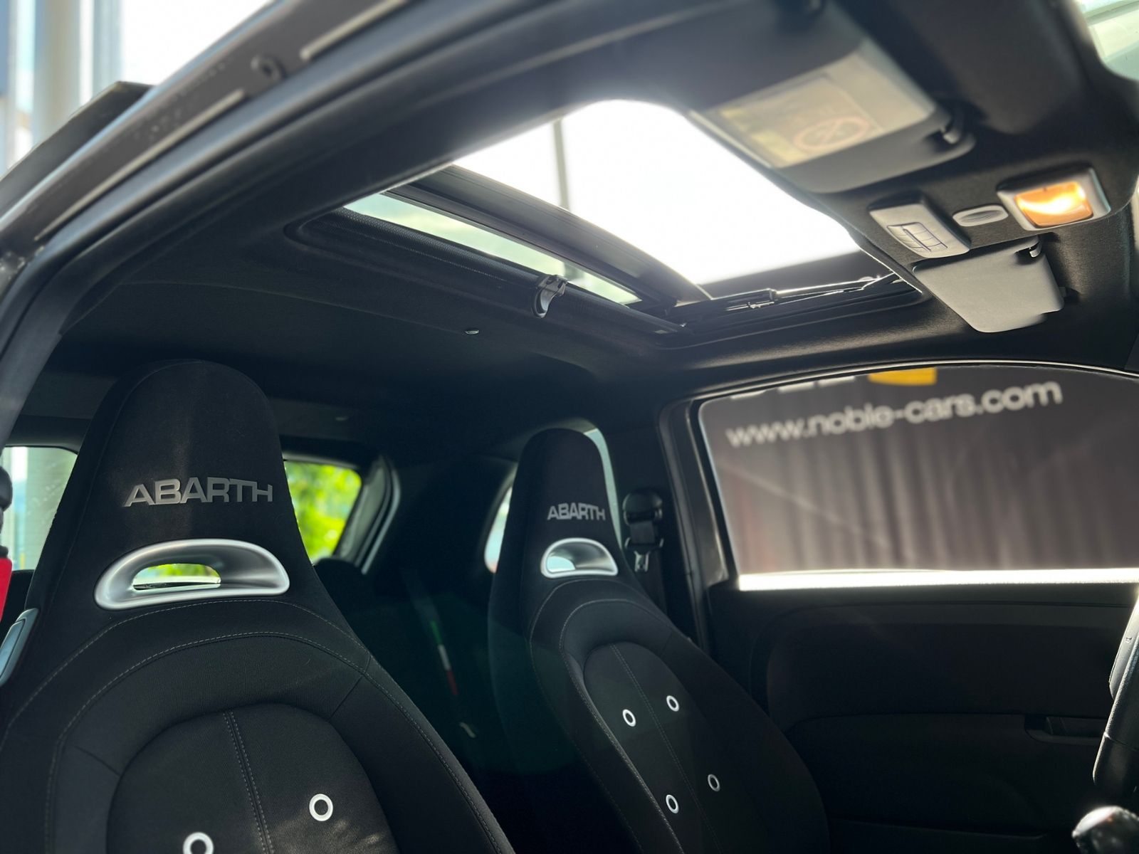 Fahrzeugabbildung Abarth 595 Skydome PANO XEN NAV SHZ PDC ALU