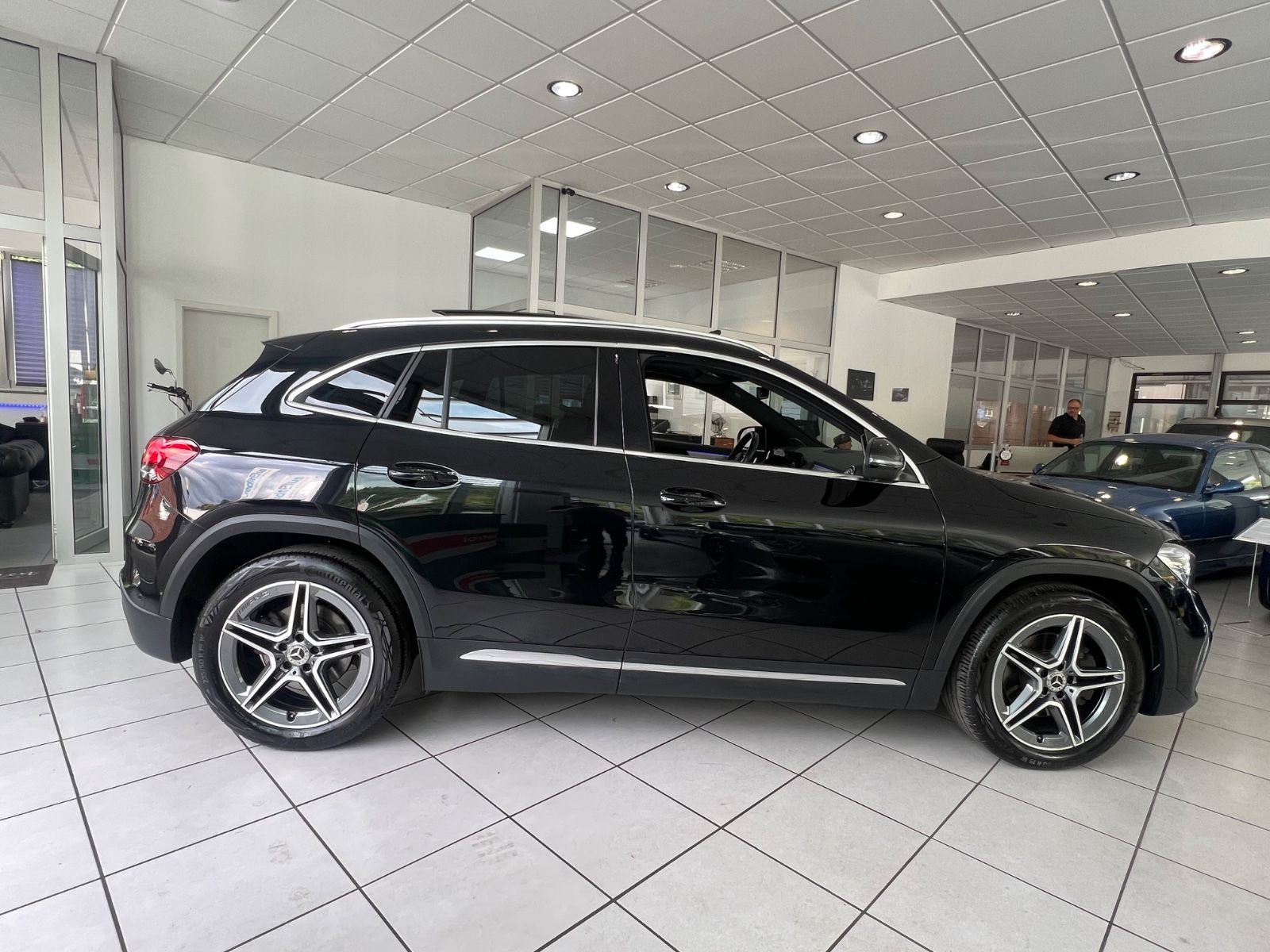 Fahrzeugabbildung Mercedes-Benz GLA 250 4Matic* AMG Line * PANORAMADACH *