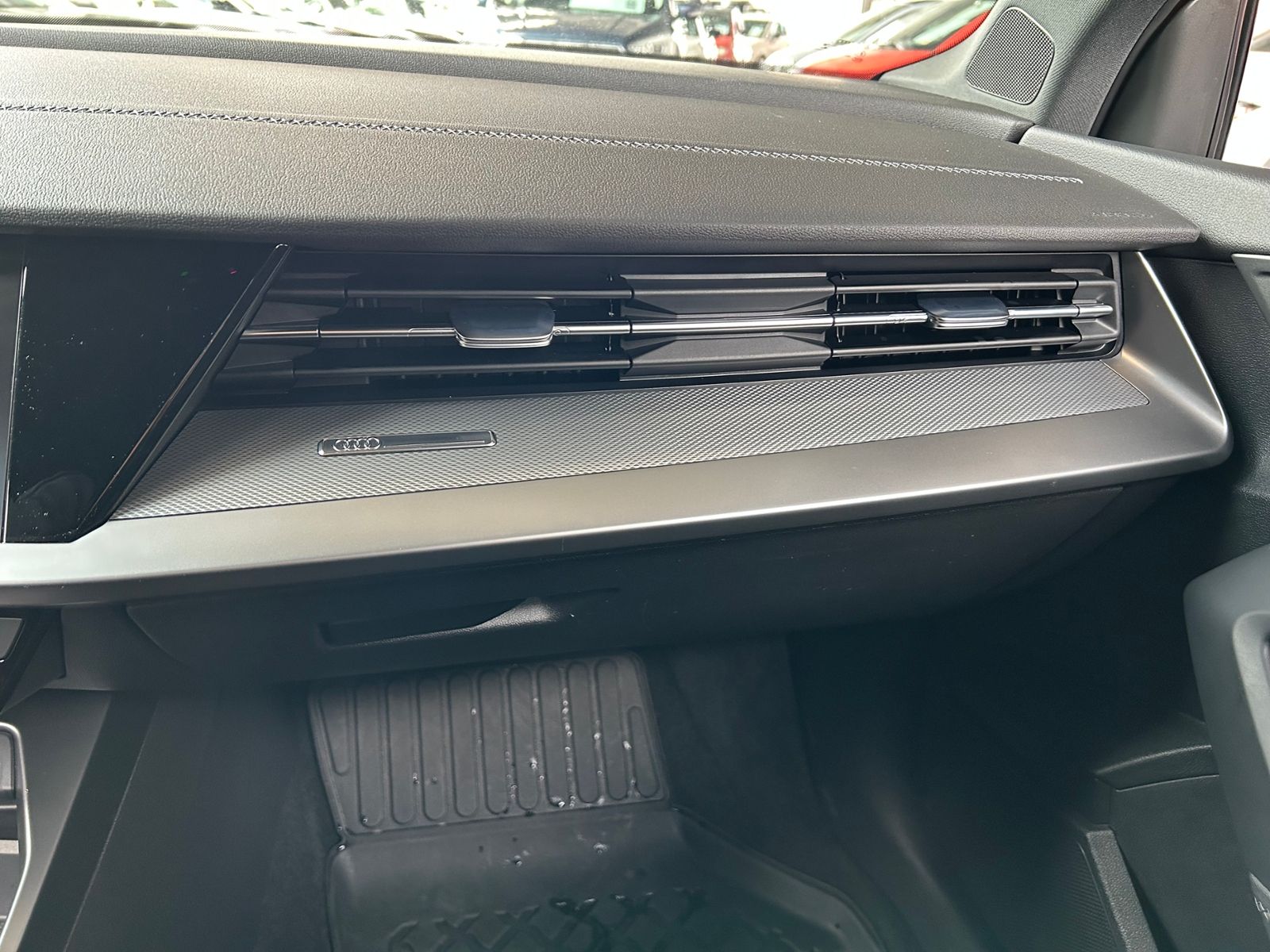 Fahrzeugabbildung Audi A3 Sportback  35 TFSI S line AHK LED NAVI