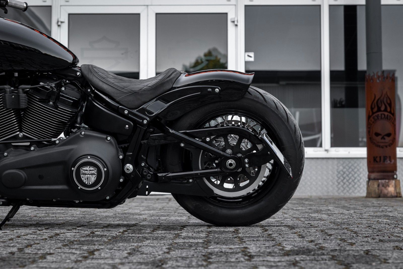 Fahrzeugabbildung Harley-Davidson FXBBS STREET BOB Softail 114 CUI - JEKILL&HYDE