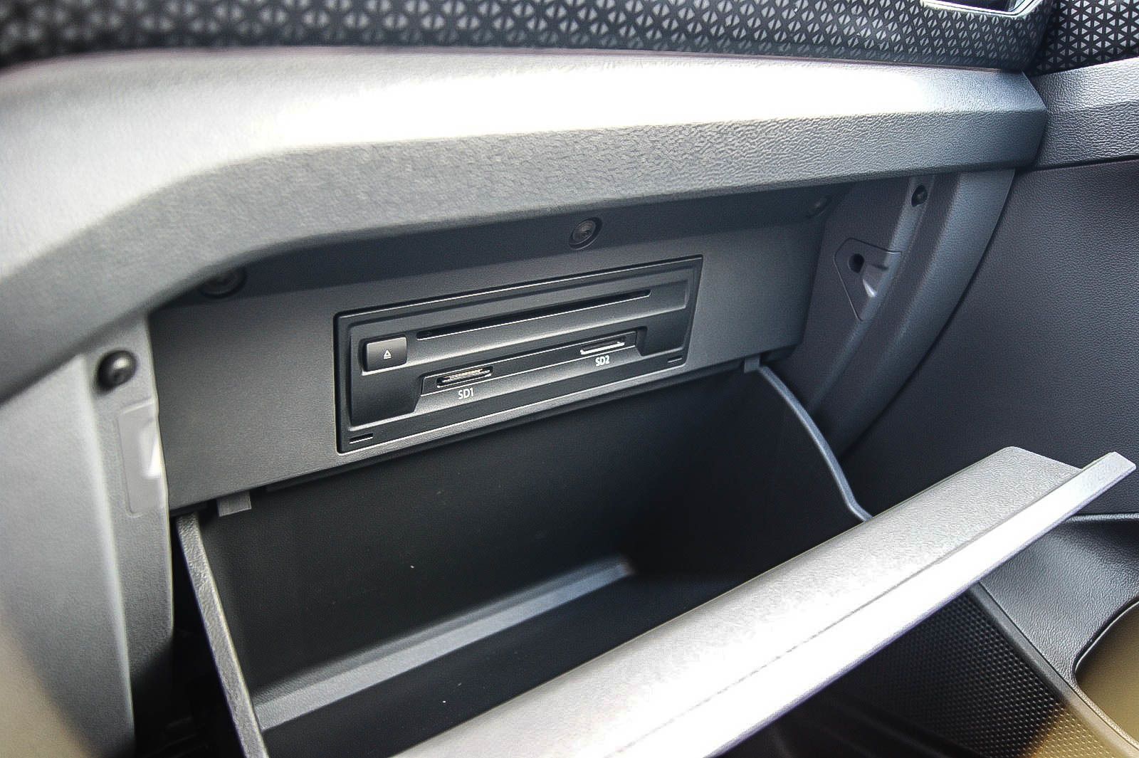 Fahrzeugabbildung Volkswagen T-Cross HIGHLINE 10TSI NAVI LED VIRTUAL CD 1HAND
