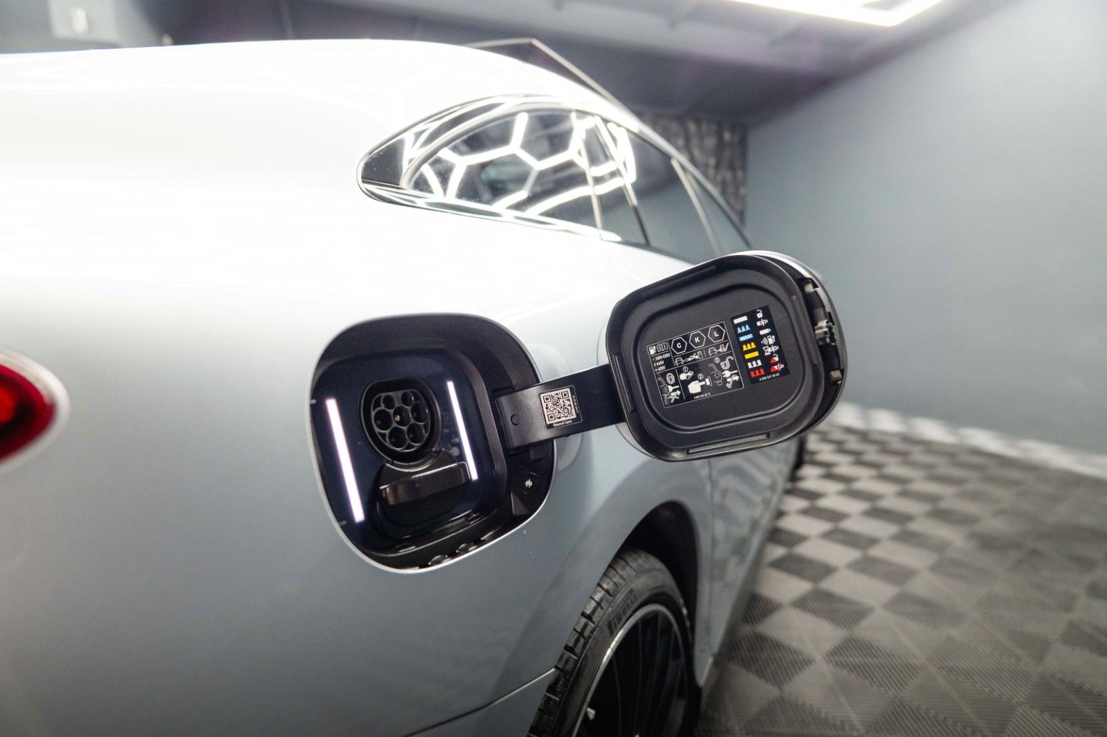 Fahrzeugabbildung Mercedes-Benz EQE 350+ AMG Night | Batterie NEU 100% | Pano