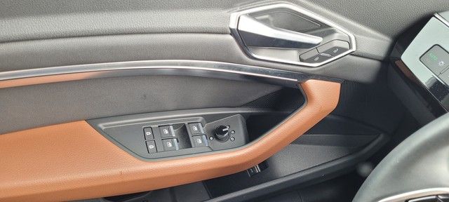 Fahrzeugabbildung Audi e-tron 55 quattro 64kWh *Navi*Klima*