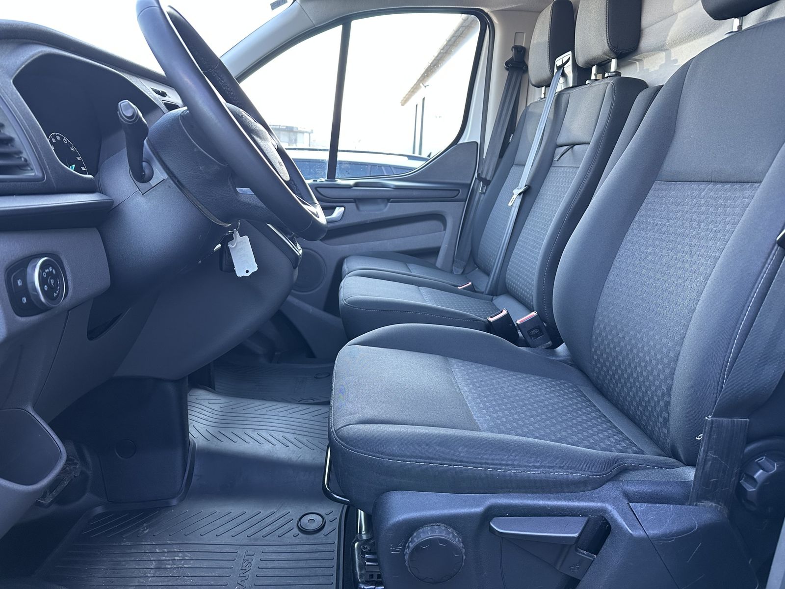 Fahrzeugabbildung Ford Transit Custom 340 L2H1 Aut. NAV+CARPLAY+SHZ+ACC