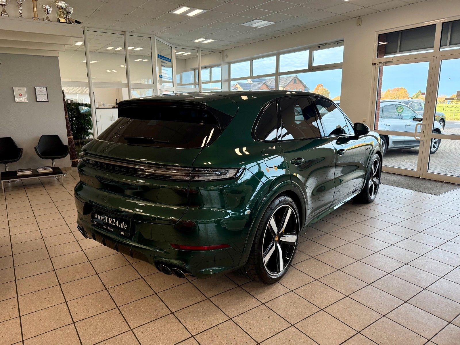 Fahrzeugabbildung Porsche Cayenne Turbo E-Hybrid SportDesign/PCCB/PTS/AHK