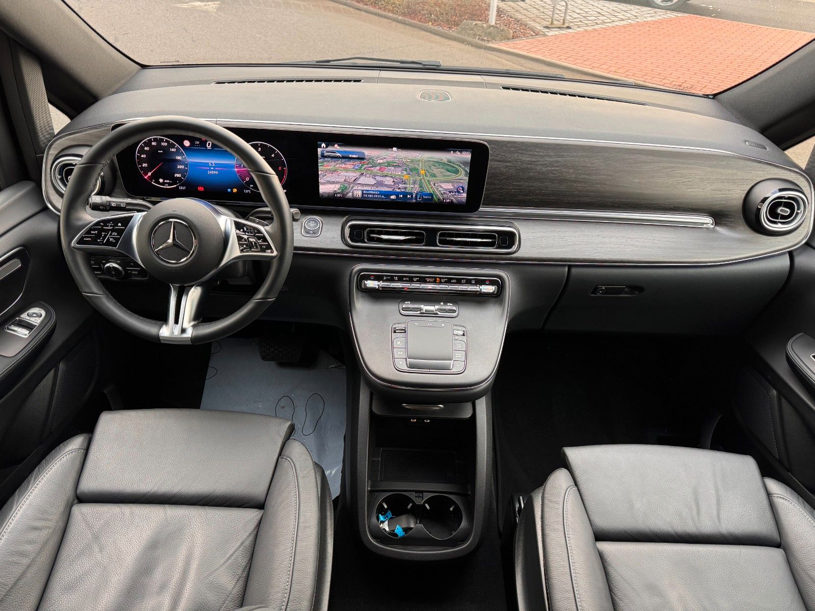 Fahrzeugabbildung Mercedes-Benz V 300 d 4MATIC AVA Extral AHK DISTRONIC Stdh