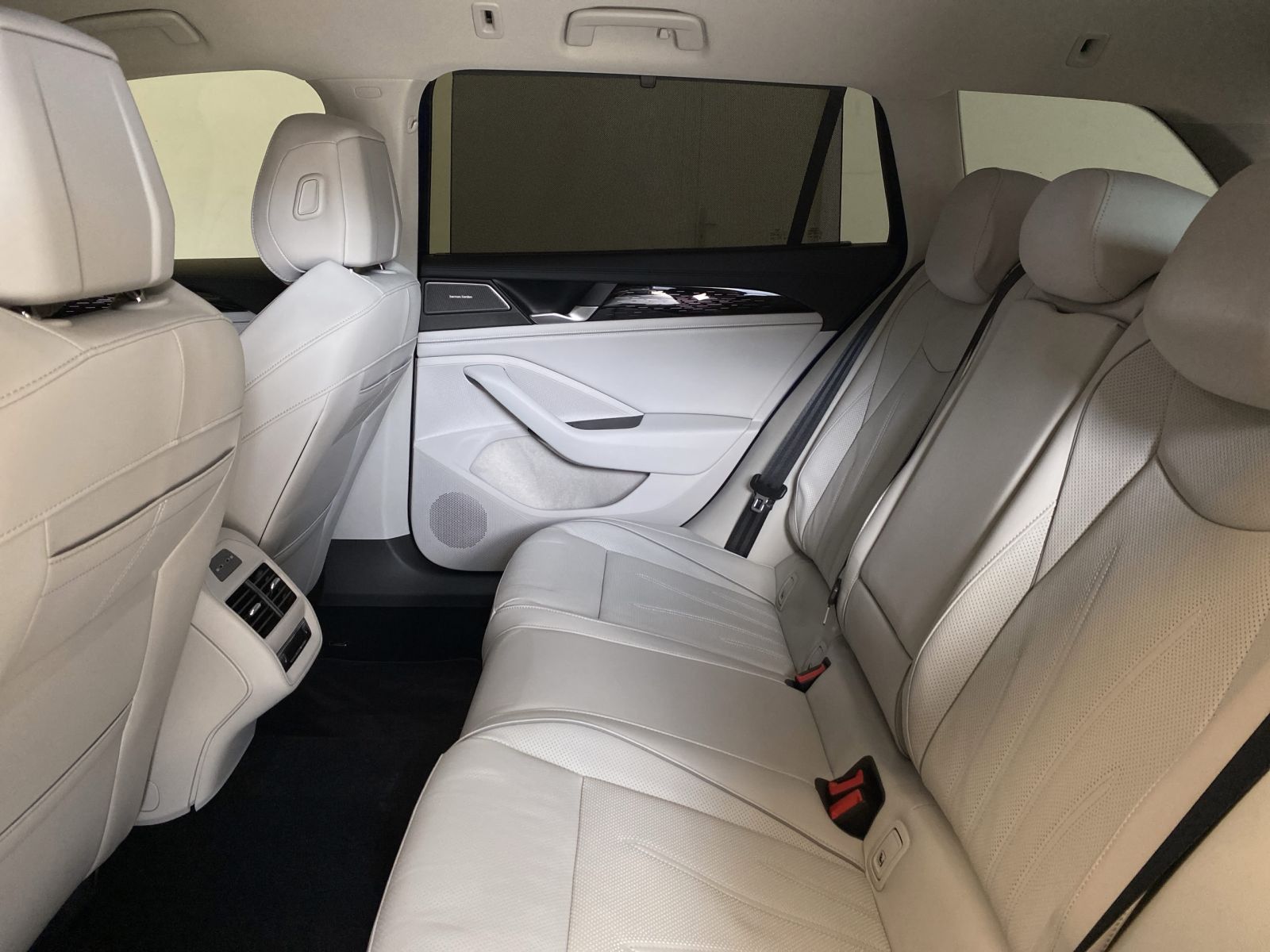 Volkswagen Passat Variant - Bild 8