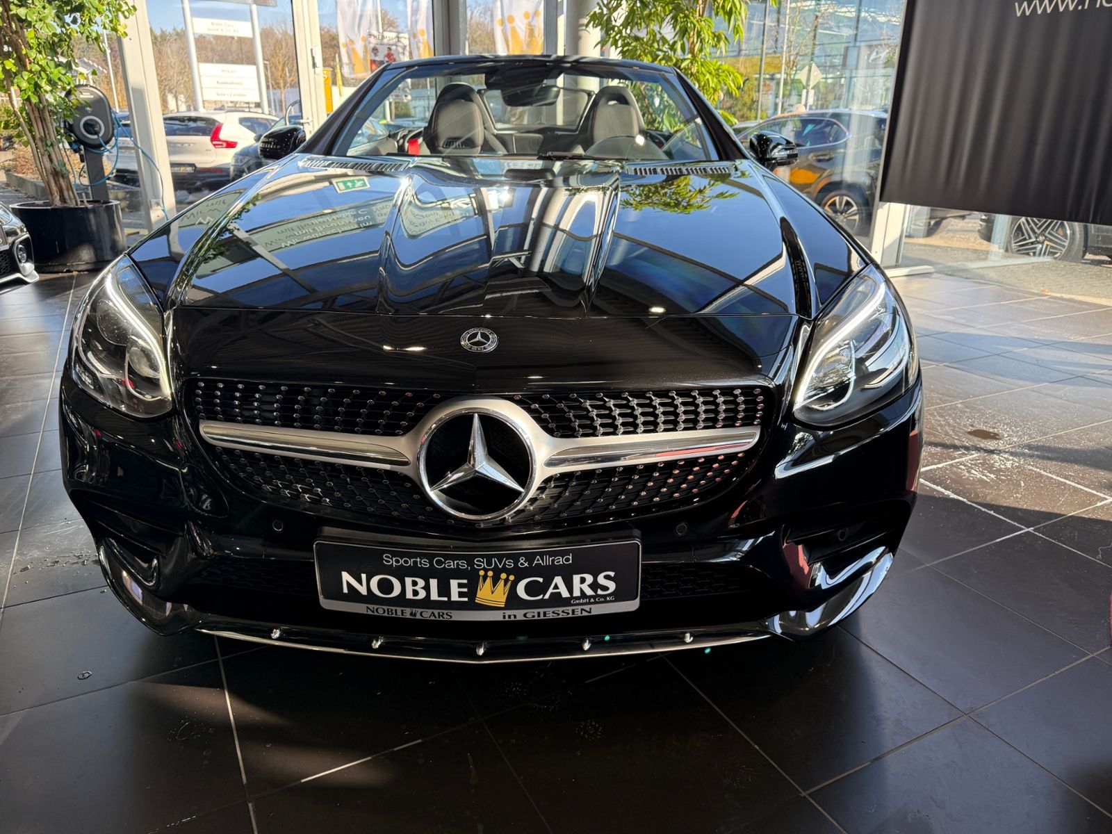 Fahrzeugabbildung Mercedes-Benz SLC 300 AMG MEMORY RFK LED