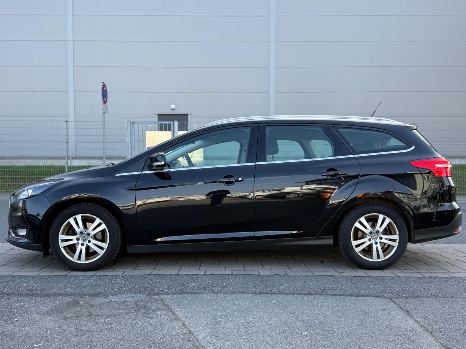 Ford Focus 2015 — photo 8