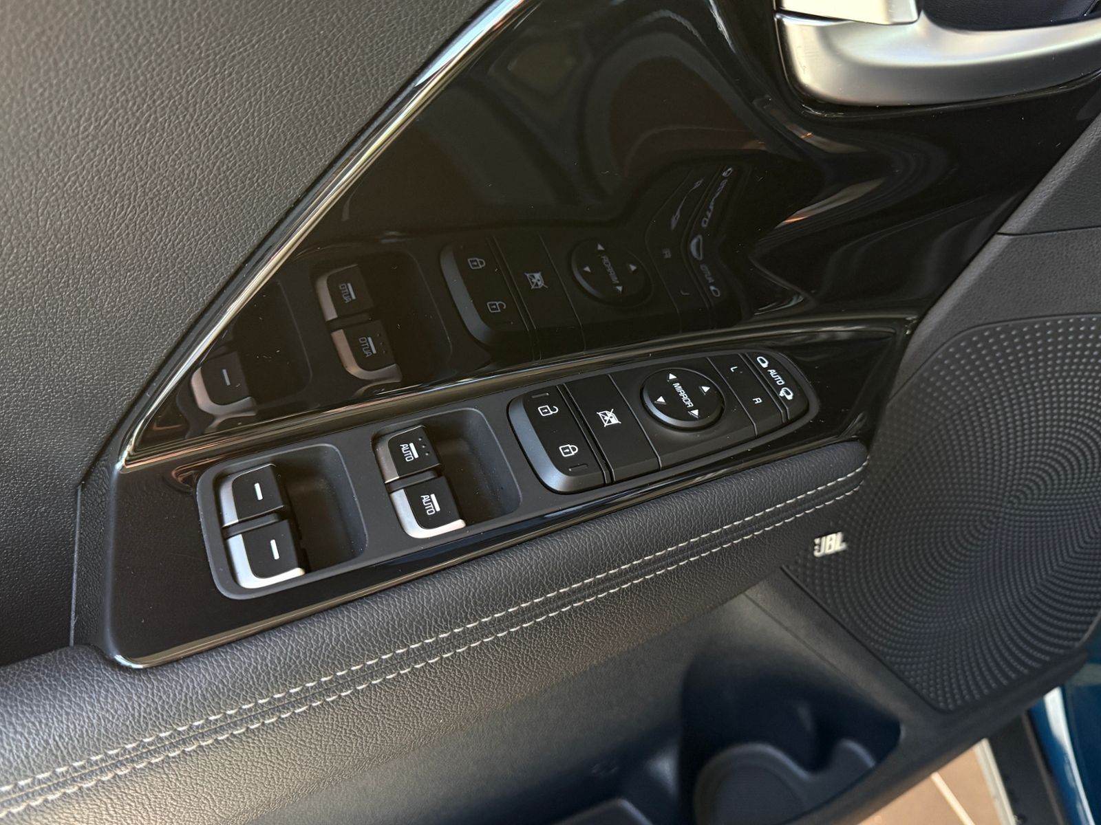 Fahrzeugabbildung Kia Niro Spirit Hybrid HEV AHK LED NAV SHZ