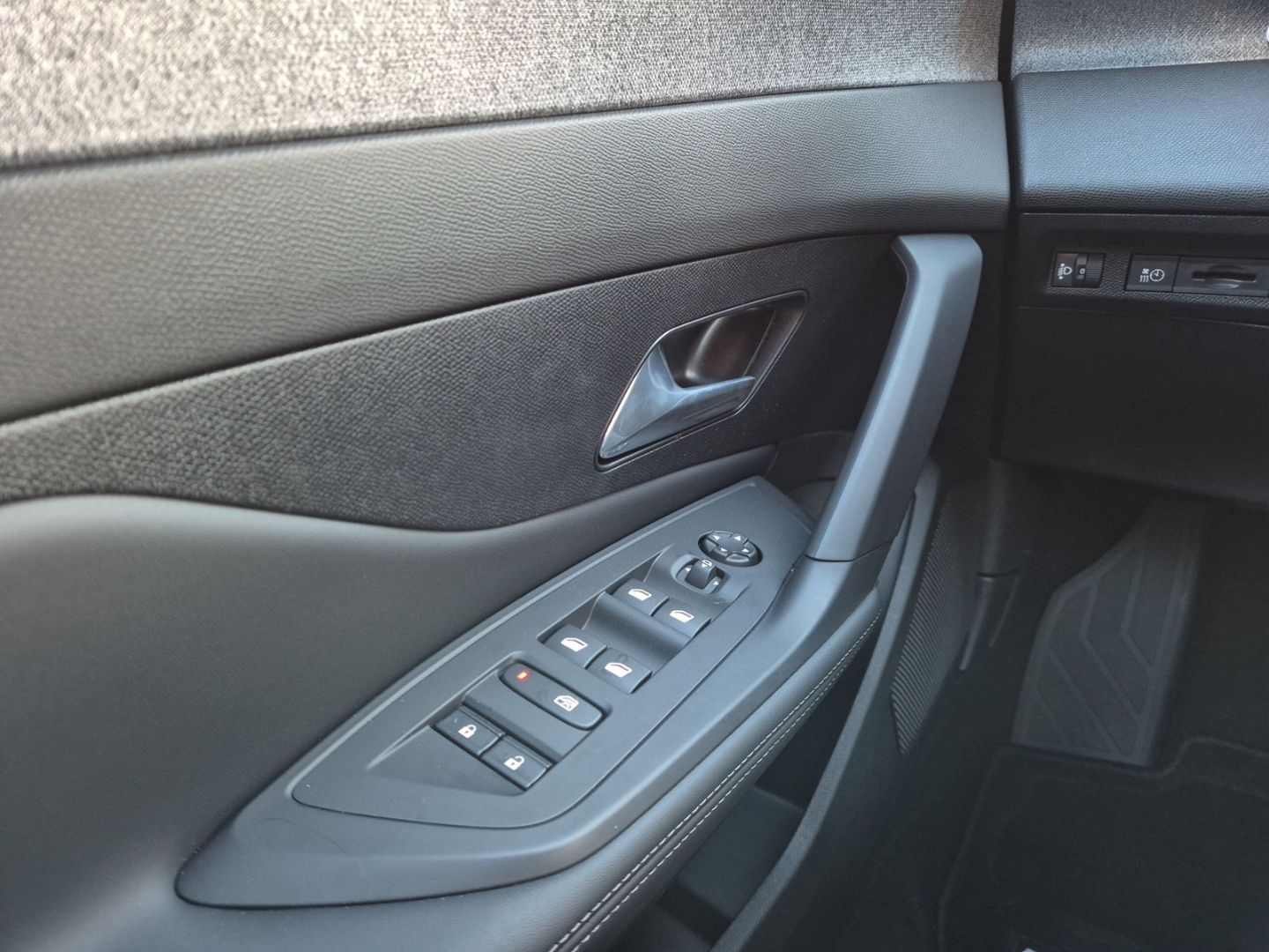 Peugeot 408 - Bild 13