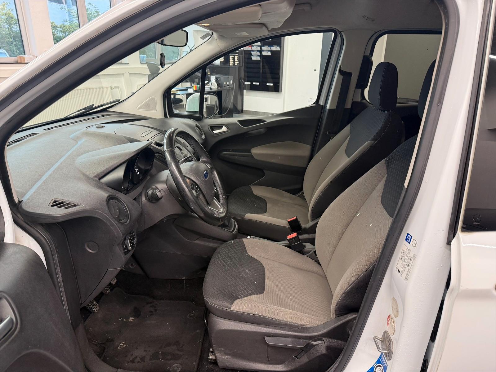 Ford  2015 — photo 9
