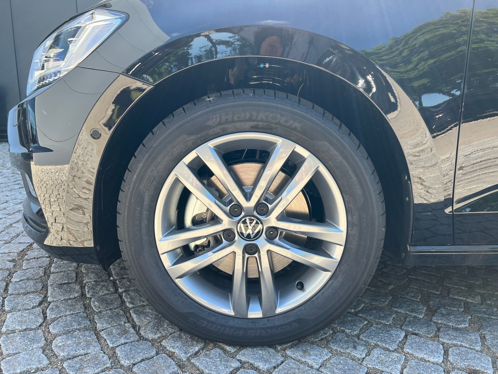 Fahrzeugabbildung Volkswagen Touran Comfortline 1.5 TSI DSG *LED, AHK, 7-Sitz