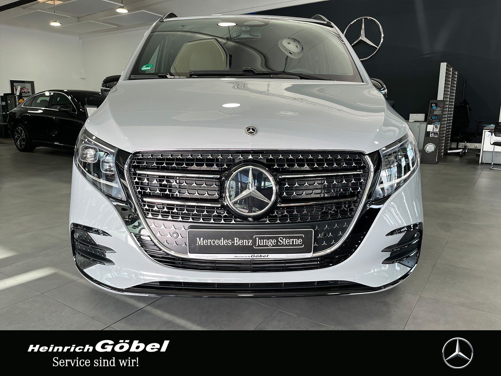 Fahrzeugabbildung Mercedes-Benz V 300 d lang AMG+360°+FAHRASSIST+AHK+MULTIBEAM