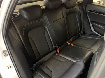 Audi Q3 sport 2,0 TDI S-LINE*LED*NAVI*AHK*HIFI*DAB*