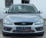 Ford Focus Lim. Ghia - Ford Focus aus 2005: Ghia
