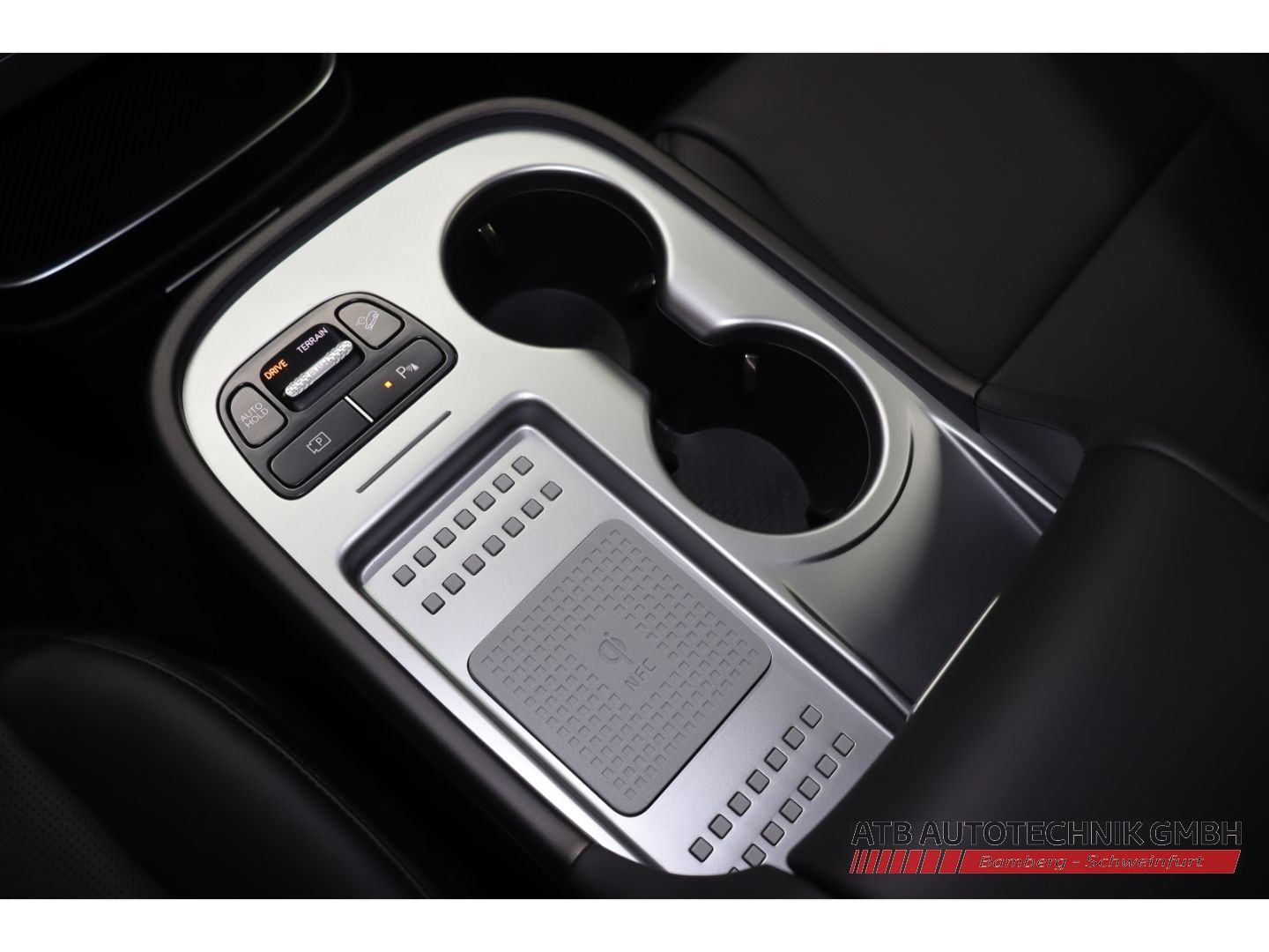 Fahrzeugabbildung Hyundai IONIQ 9 6-Sitzer MY26 UNIQ 110 kWh 307 PS PANO-D