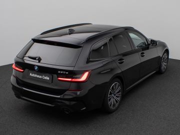 Fahrzeugabbildung BMW 330e M Sport Panorama Kamera HUD DAB HiFi Komfor