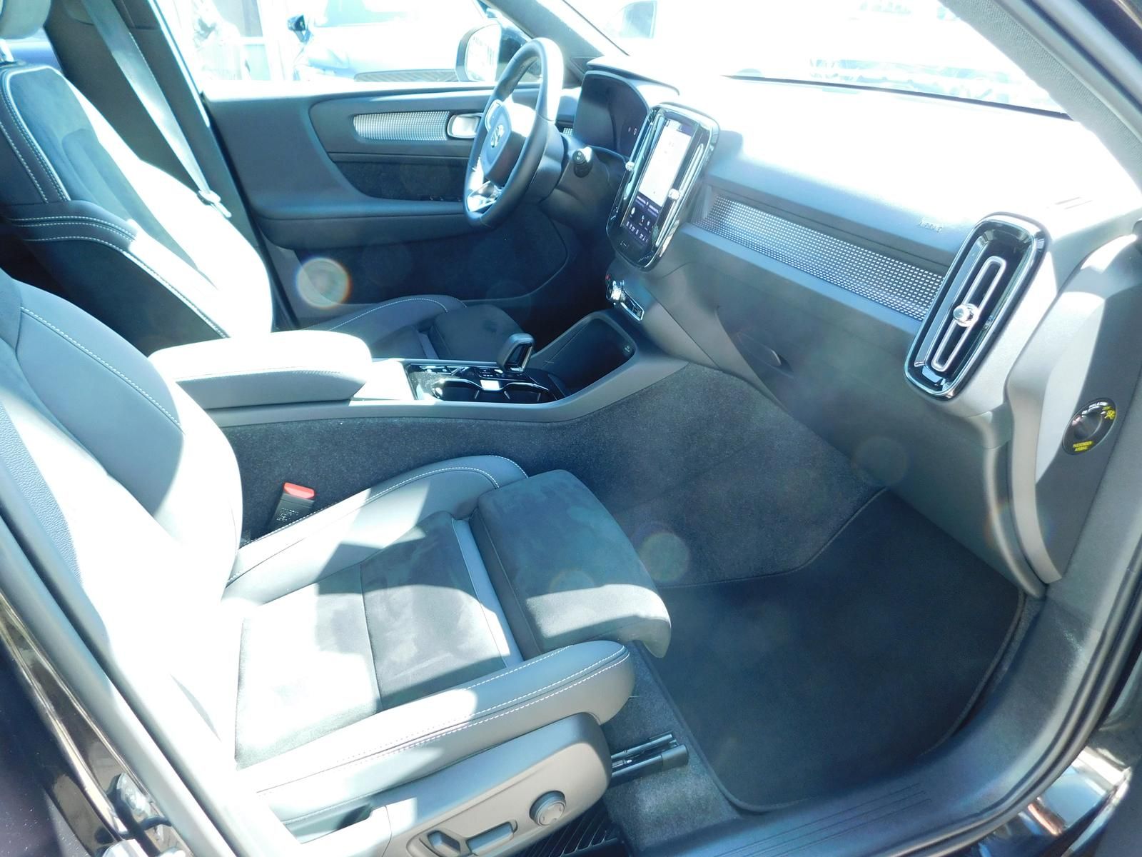 Fahrzeugabbildung Volvo XC40 B3 Plus Dark