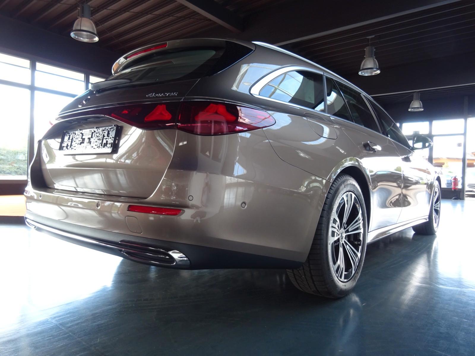 Mercedes-Benz E 220 d T 4Matic / Rollstuhl-Komplett Umbau