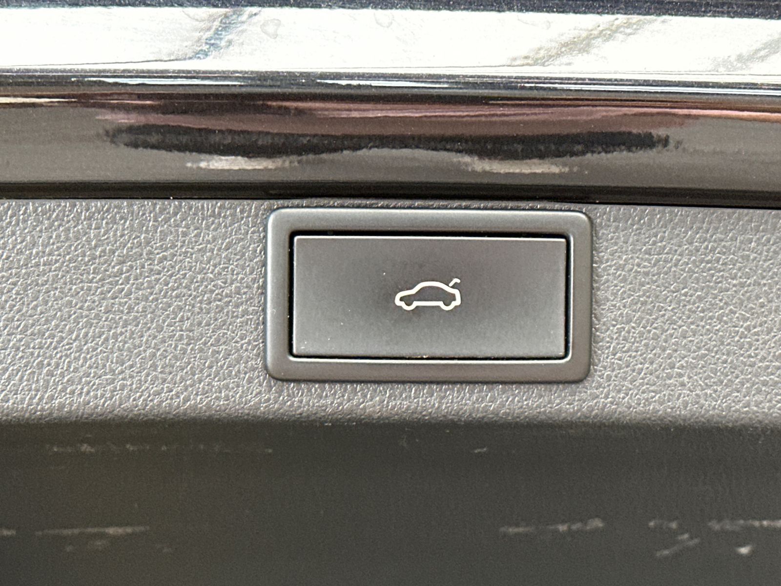 Fahrzeugabbildung SKODA Octavia Combi 2.0 TDI RS 4x4 NAV+LED+PANO+KAMERA