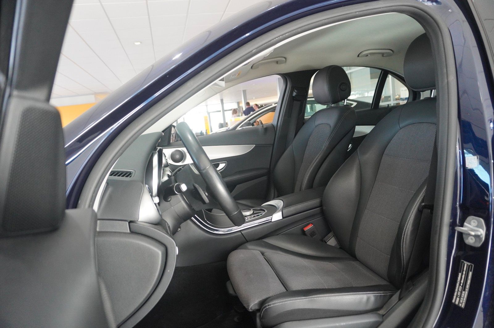 Fahrzeugabbildung Mercedes-Benz C 220 D LIM. AVANTGARDE NAVI/LED/KAMERA/SHZ/AHK