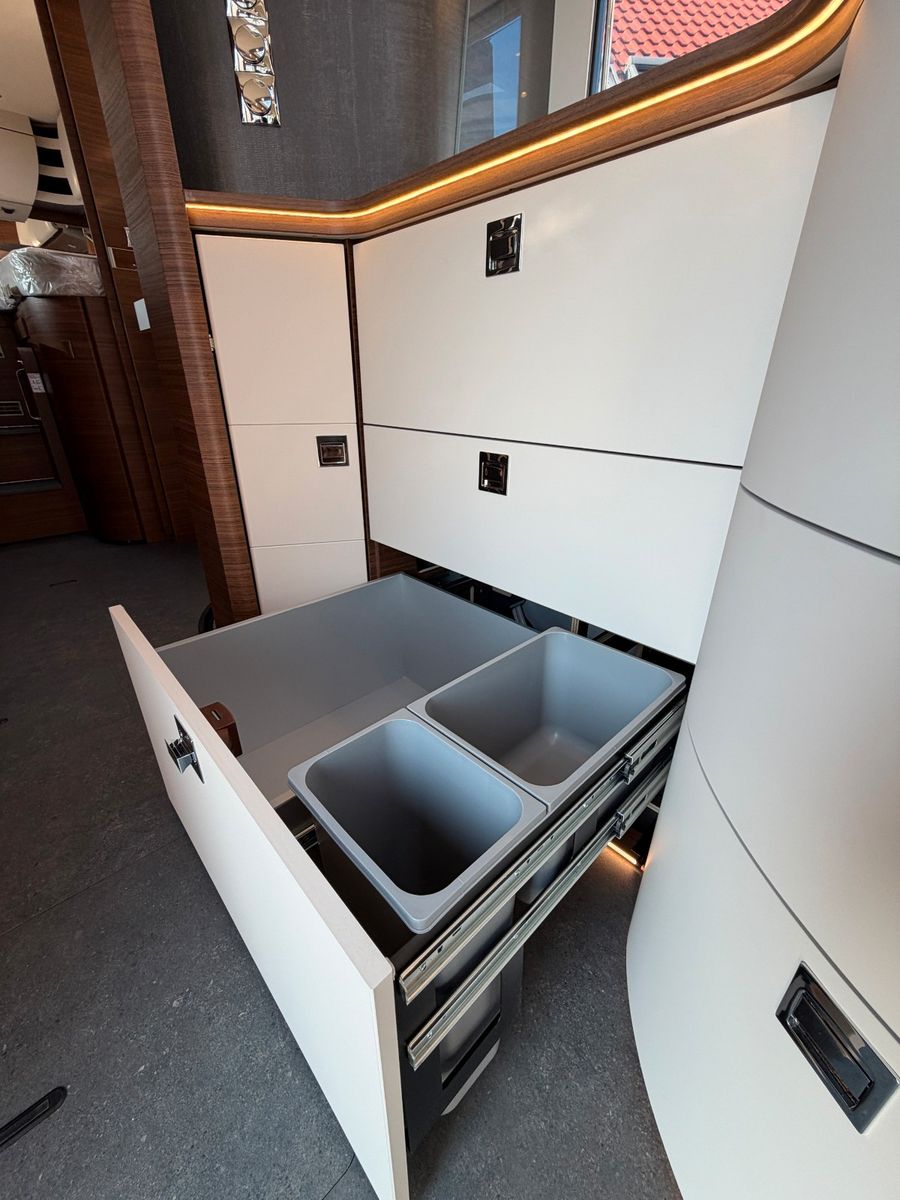 Fahrzeugabbildung Carthago chic c-line I 5.9 XL LE Mercedes Cortina