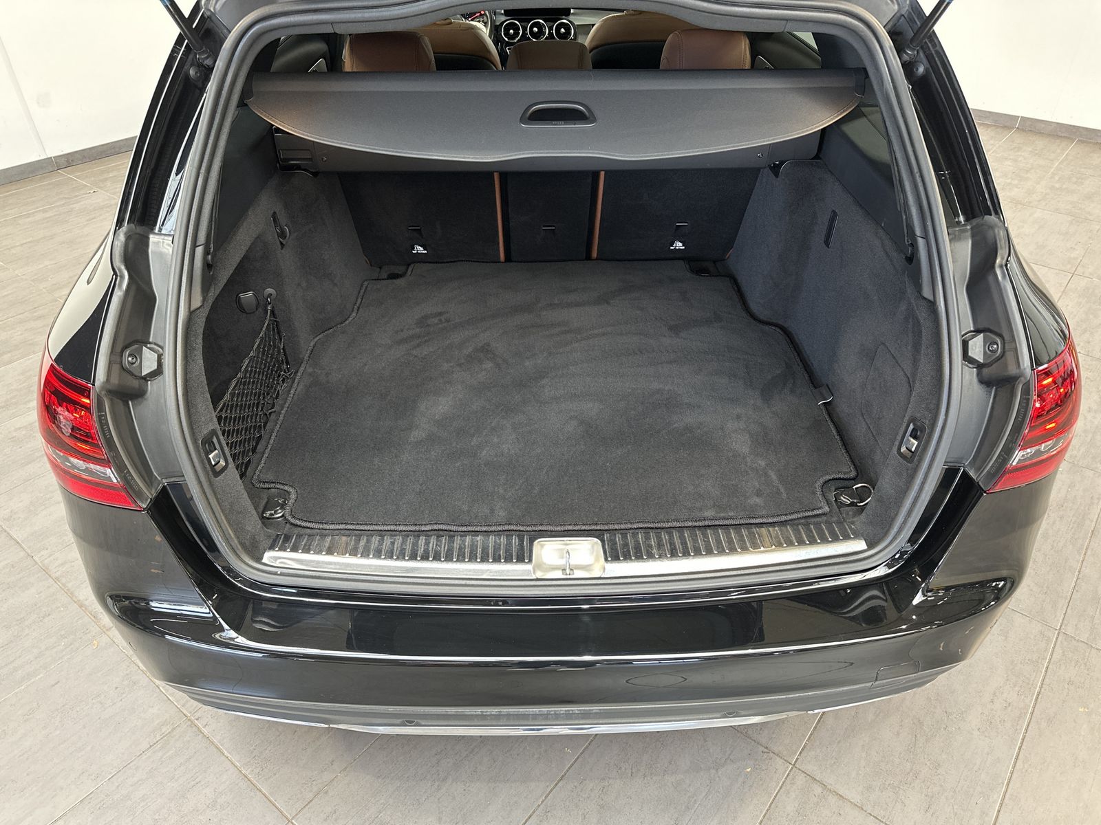 Fahrzeugabbildung Mercedes-Benz C 220d T 4M AMG-Line NAV+LED+PANO+DISTRONIC+1HD