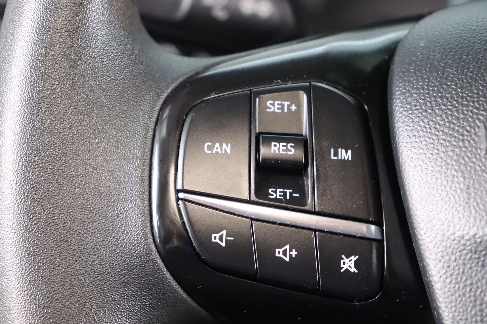 Fahrzeugabbildung Ford Fiesta 1.1 * Klima * Tempomat