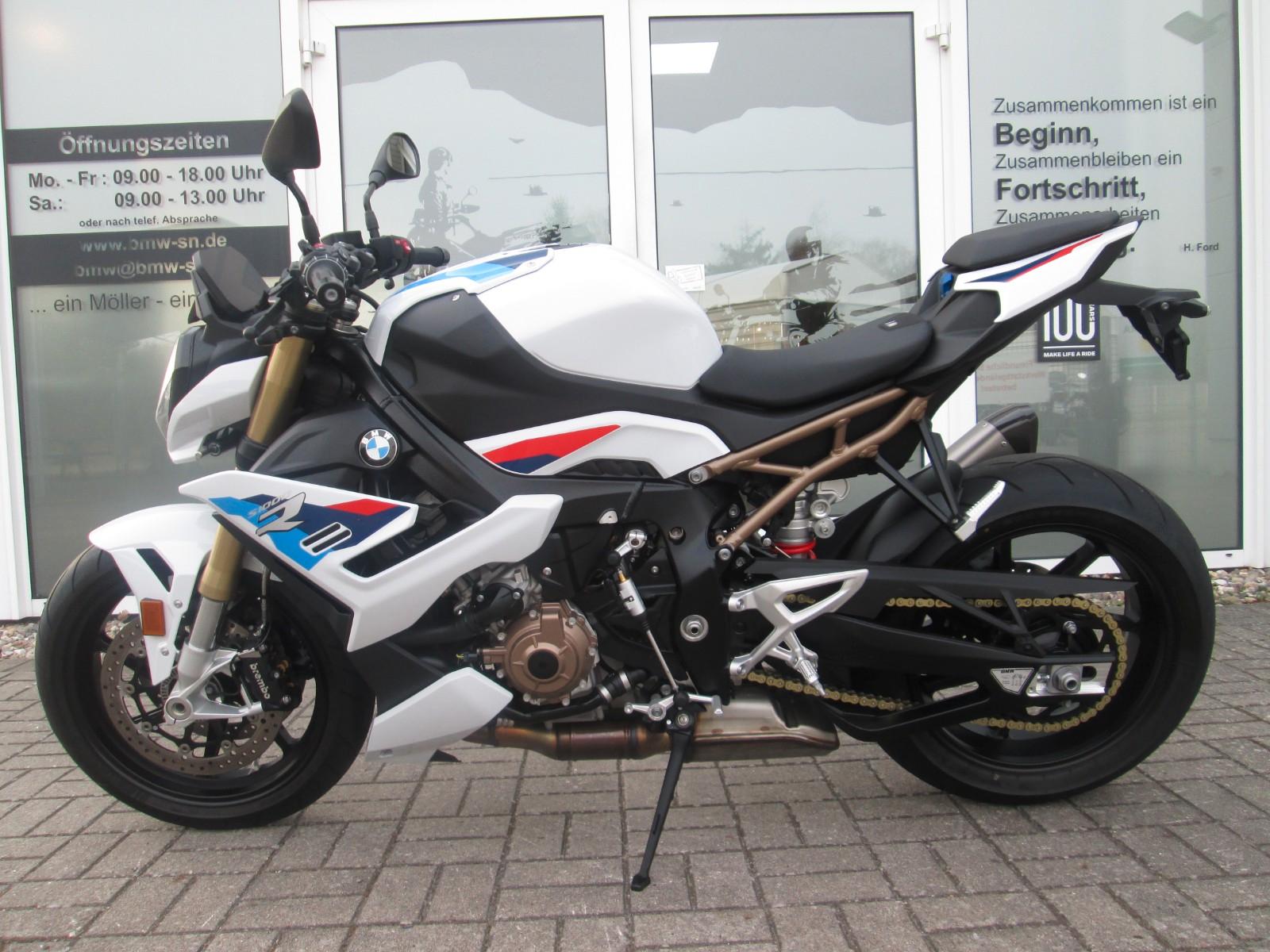 BMW S 1000 R / M-PAKET  /  Akrapovic / Garantie