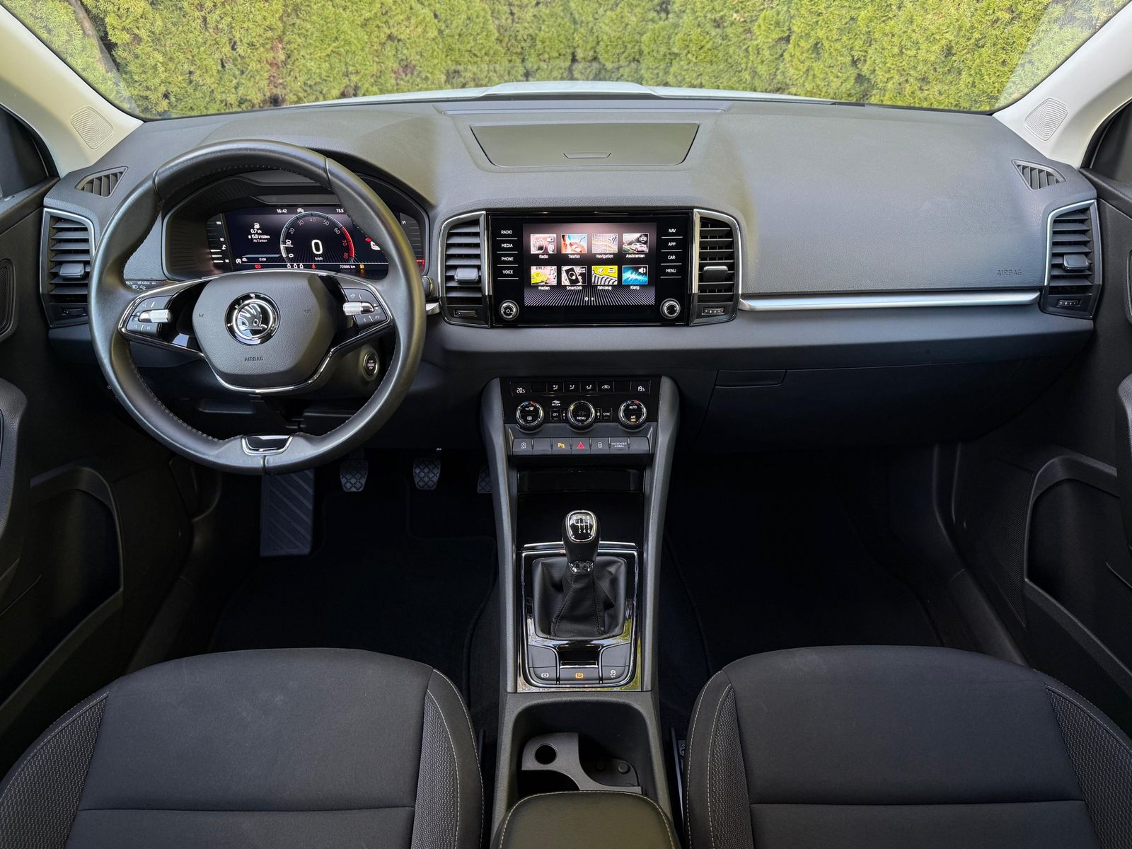 Fahrzeugabbildung SKODA Karoq 1.5 TSI Ambition LED+KAMERA+VIRT+CARPL+DAB