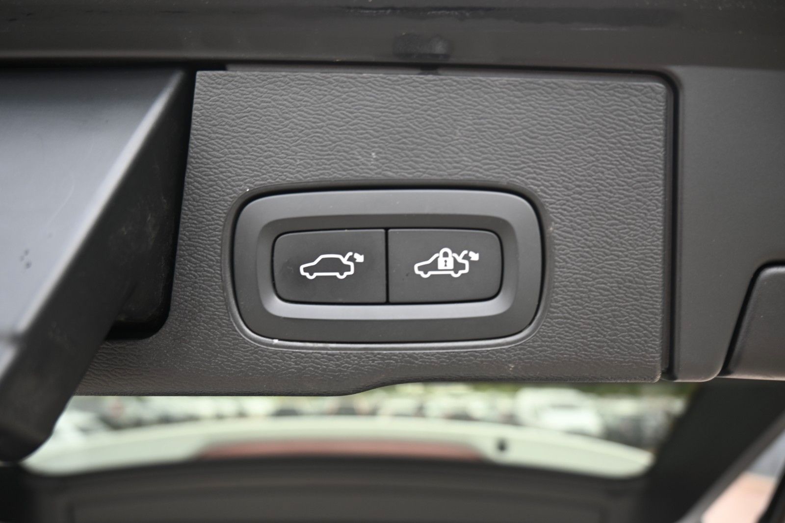 Fahrzeugabbildung Volvo XC60 B4 Benzin FWD Plus Dark*STHZG*360°*ACC*AHK