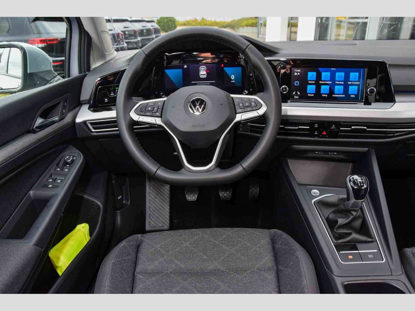 Fahrzeugabbildung Volkswagen Golf VIII Life 1,5 l TSI OPF 6-Gang