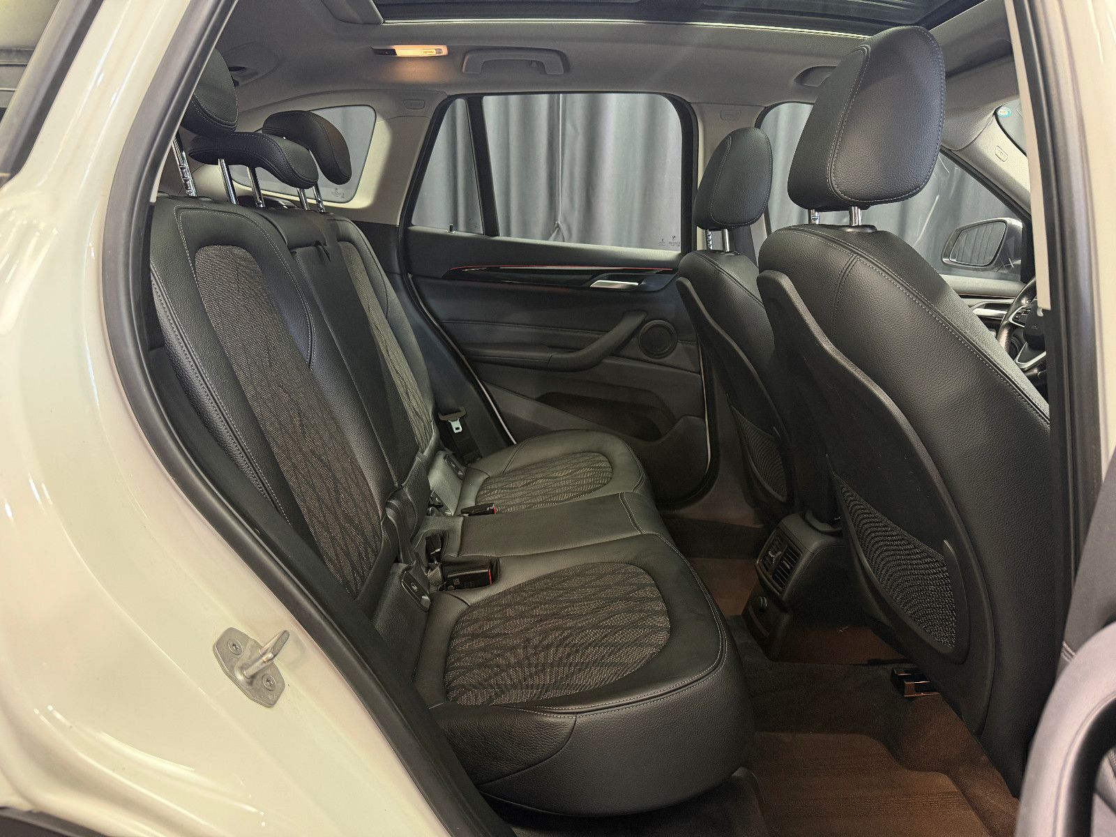 Fahrzeugabbildung BMW X1 xDrive 20 d xLine|AHK|PANO|PDC|NAVI|AUTOMATIK