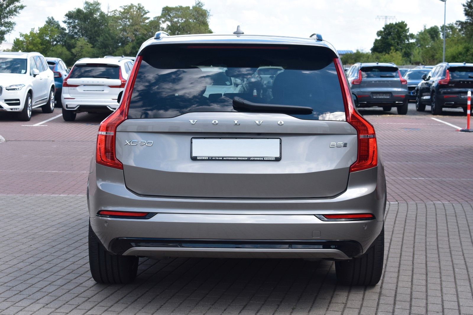 Fahrzeugabbildung Volvo XC90 B5 D AWD R-Design*PANO*STHZ*LUFT*360*H&K*QI