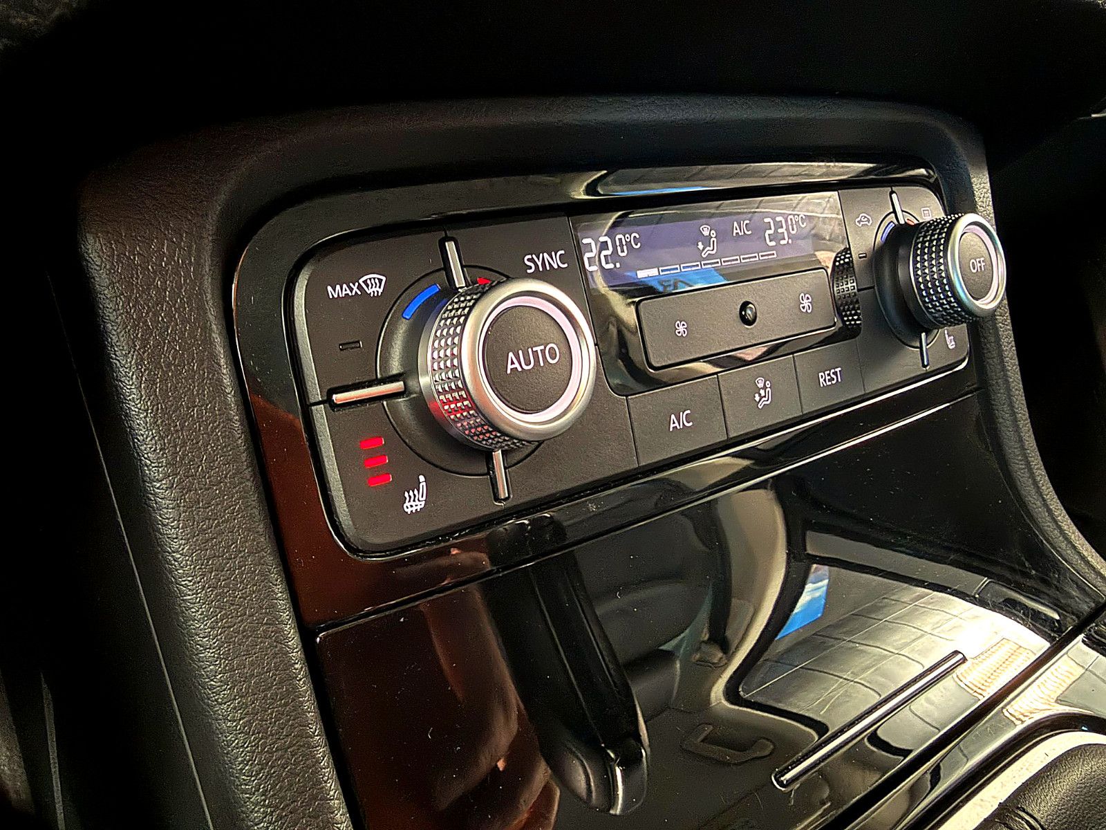 Fahrzeugabbildung Volkswagen Touareg V6 TDI Terrain Tech 4Mot/NAVI/LED/LEDER